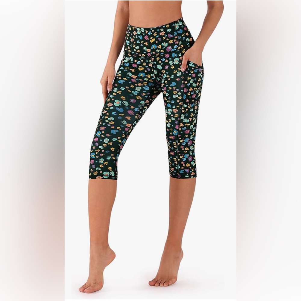 ODODOS Women's High Waisted Yoga Capris with Pockets. Size large.